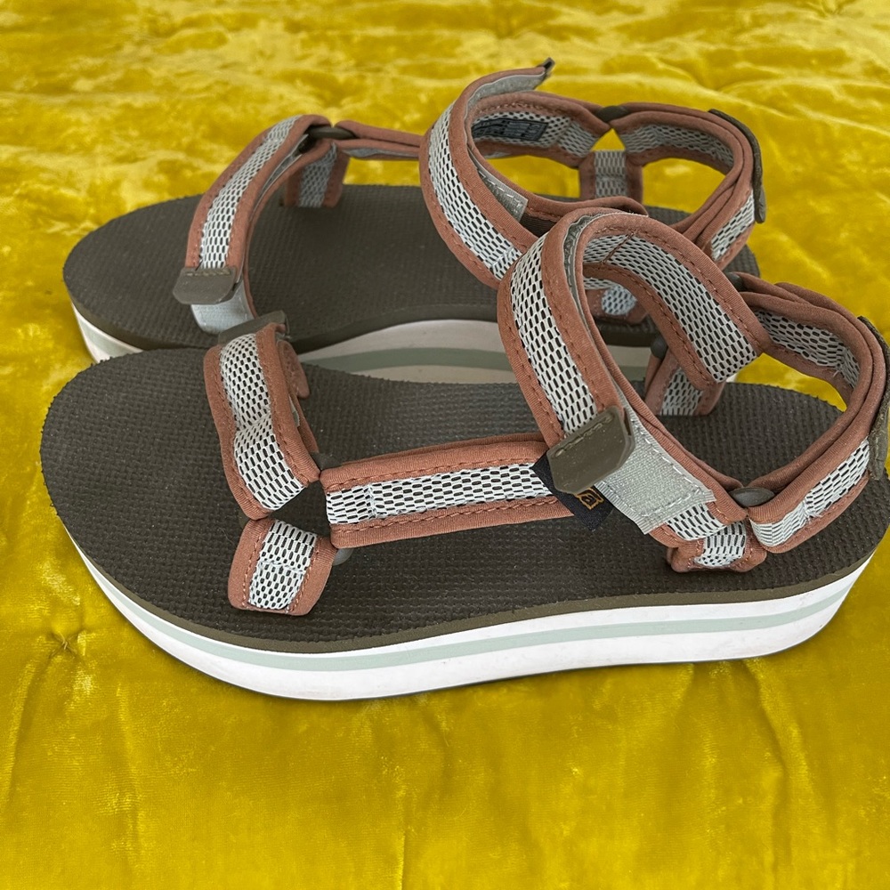 Reba Platform Sandals